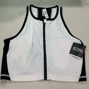 Victoria’s Secret sports size L